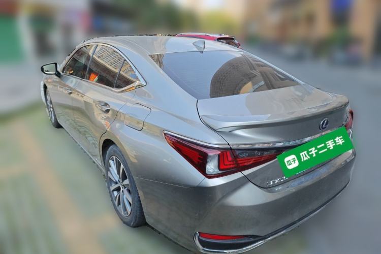 Used Lexus ES 2020 300h Premier Edition
