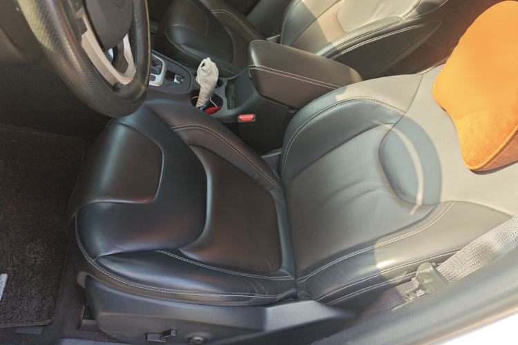 Used Jeep Cherokee 2016 2.4L Superior Edition Left Front Seat