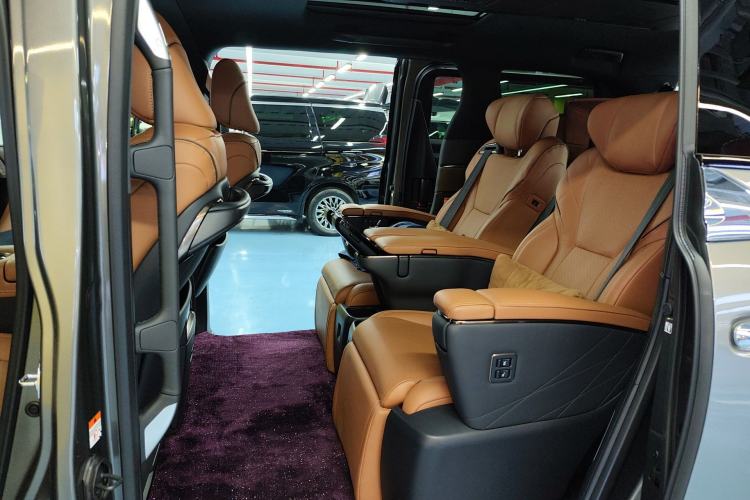 Used Toyota Vellfire 2024 Crown Dual-Engine 2.5L Supreme Executive Edition Left Rear Seat