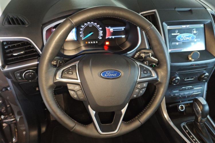 Used Ford Edge 2015 2.0T GTDi Two-Wheel-Drive High-Line Version