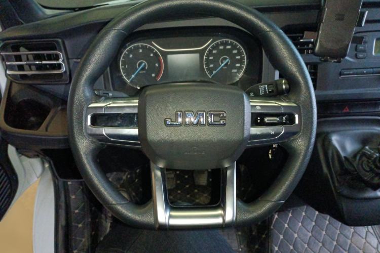 Used JMC Fushun 2025 2.0T 6MT Diesel Short-Wheelbase Mid-Roof Commercial Multi-Purpose Passenger Vehicle with 5/6 Seats