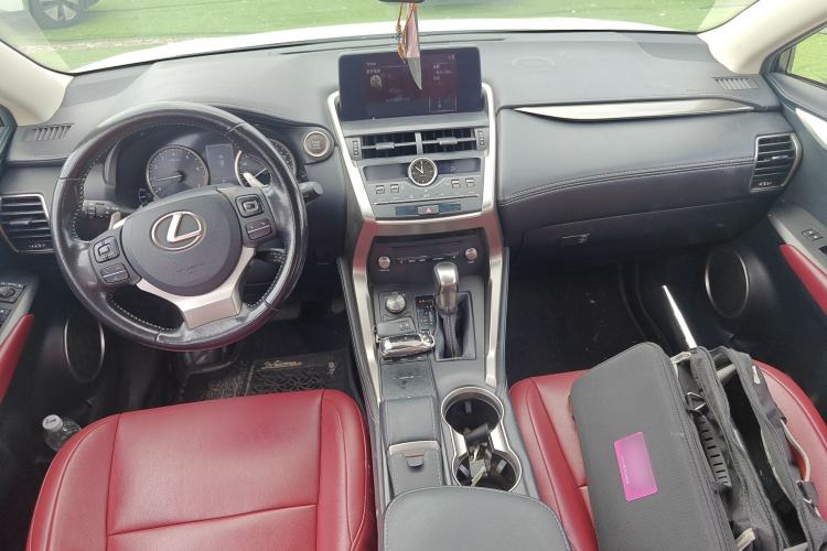 Used Lexus NX 2020 200 Front-Wheel Drive Freeline Edition China VI Standard Center Console