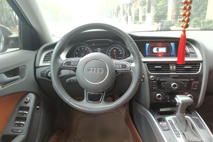 Used Audi A4L 2015 35 TFSI Automatic Standard Model Steering Wheel