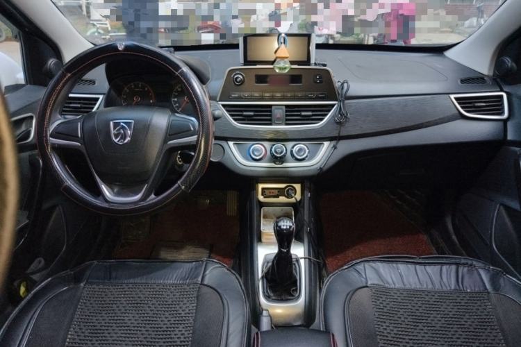 Used Baojun 310 2016 1.2L manual Comfort trim level