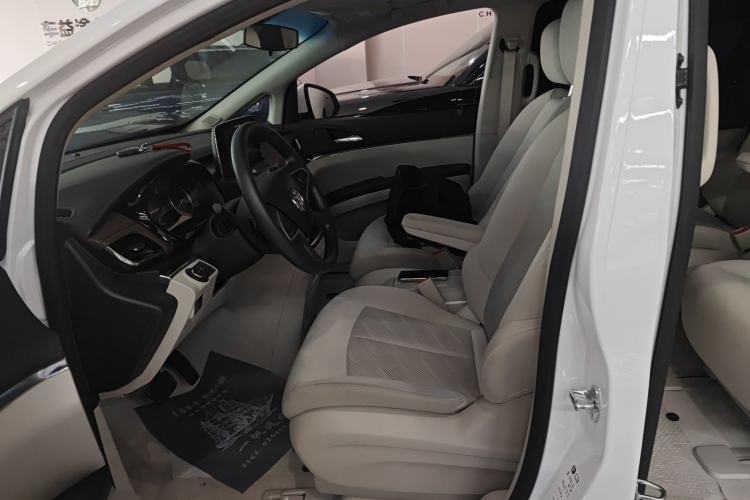 Used Buick GL8 2023 Land Executive Class Comfort Model