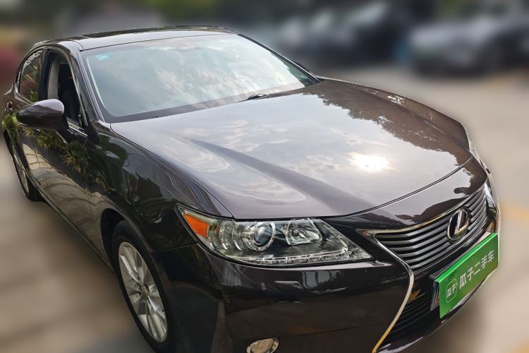 Used Lexus ES 2013 300h Elite Edition
