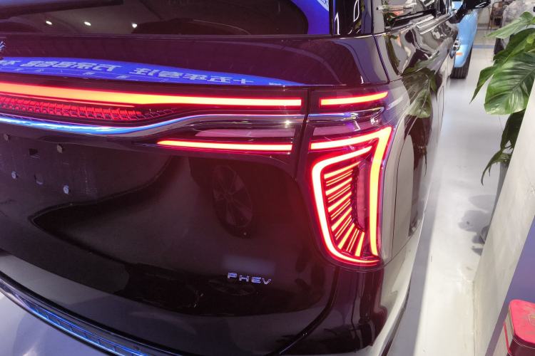 Used Hongqi HQ9 PHEV 2024 2.0T Four-Wheel Drive Business Edition Right Rear Taillight