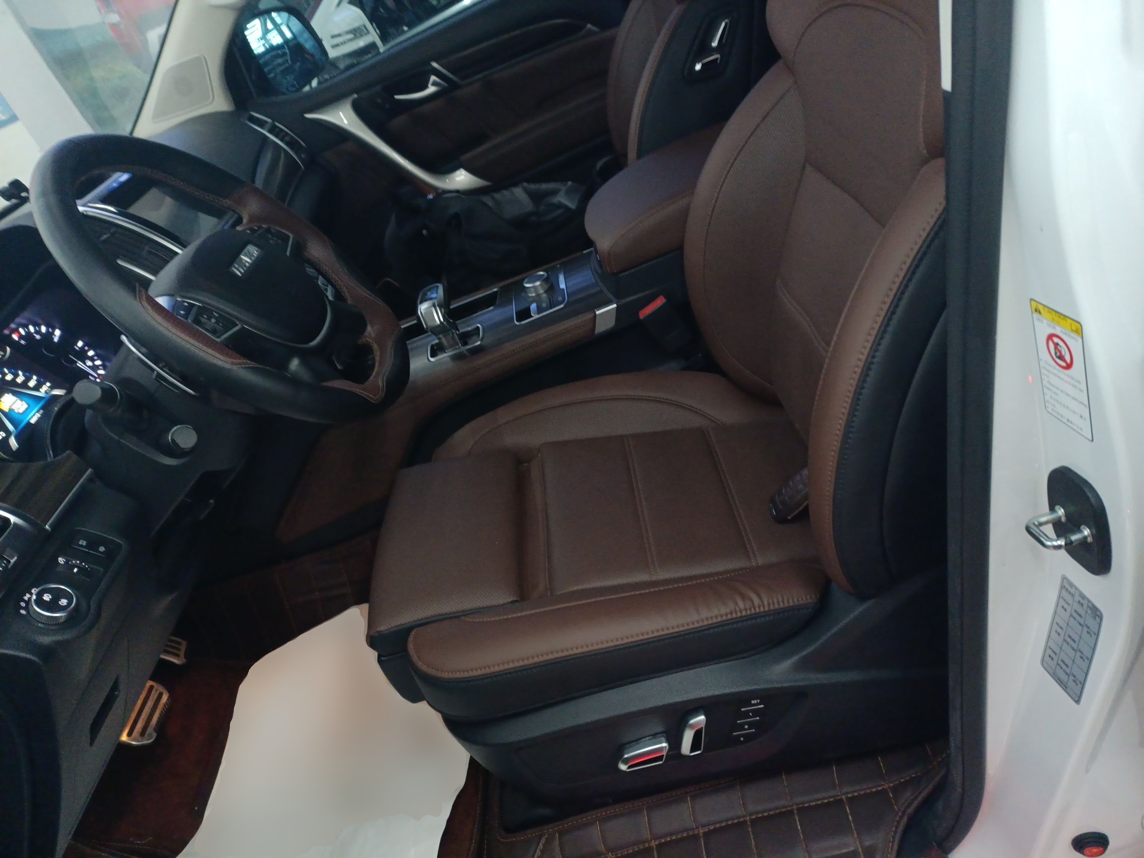 Переднее сиденье в автомобиле