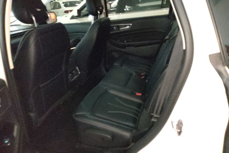 Used Ford Edge 2021 PLUS EcoBoost 245 Two-Wheel-Drive Platinum Edition 5 Seats
