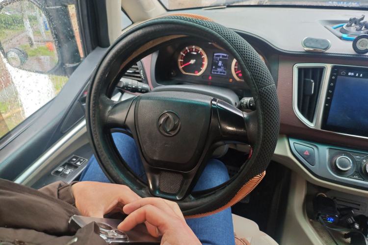 Used FORTHING Lingzhi 2019 M5L 1.6L 7-Seater Base Model China VI Standard Steering Wheel