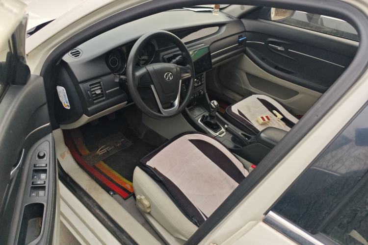 Used BAIC Senova D50 2014 1.5L manual standard version
