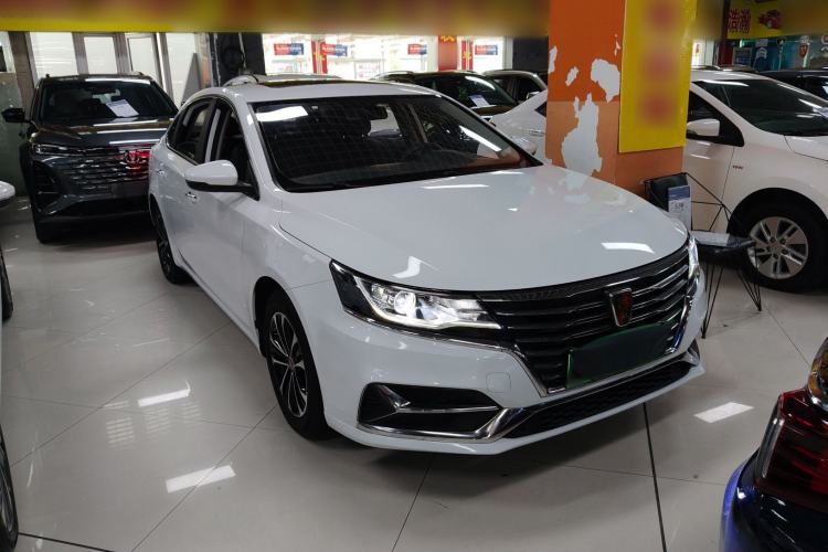 Used Roewe i6 New Energy 2019 PLUS 50T 4G Connected Glory Luxury Edition Front Right 45 Deg