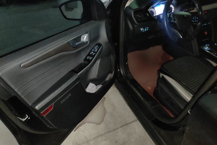 Used Ford Escape 2020 EcoBoost 245 Four-Wheel Drive Titanium Edition Interior 3