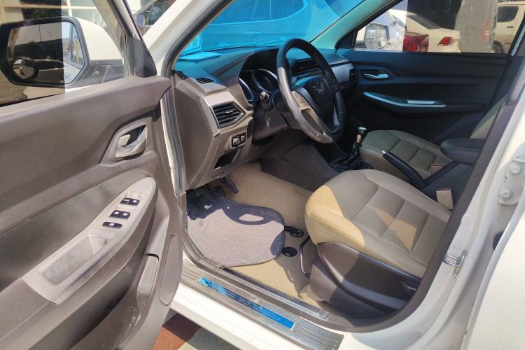 Used Wuling Hongguang 2019 1.5L S Comfort Edition China VI LAR
