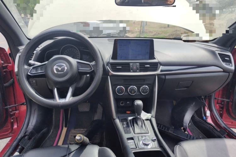 Used Mazda CX-4 2018 2.0L Automatic Two-Wheel Drive Blue Sky Dynamic Version China VI Standard Center Console