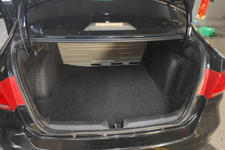 Used Volkswagen Santana 2015 1.6L Manual Fashion Edition Trunk