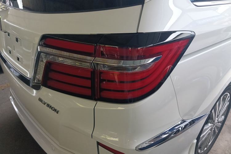 Used Honda Elysion 2016 2.4L Luxury Edition Right Rear Taillight