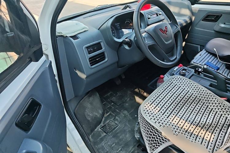 Used Wuling Yangguang 2024 230km Practical Enclosed-Window Version 60kW