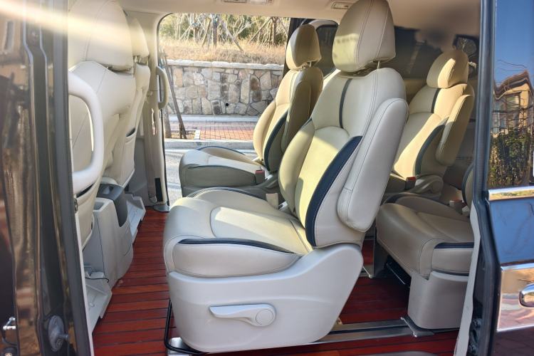 Used SAIC MAXUS G10 2021 2.0T Automatic Elite Edition Diesel 9-Seater
