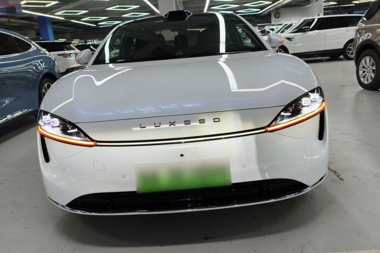 Used Hima Luxeed S7 2025 855 km Max Front