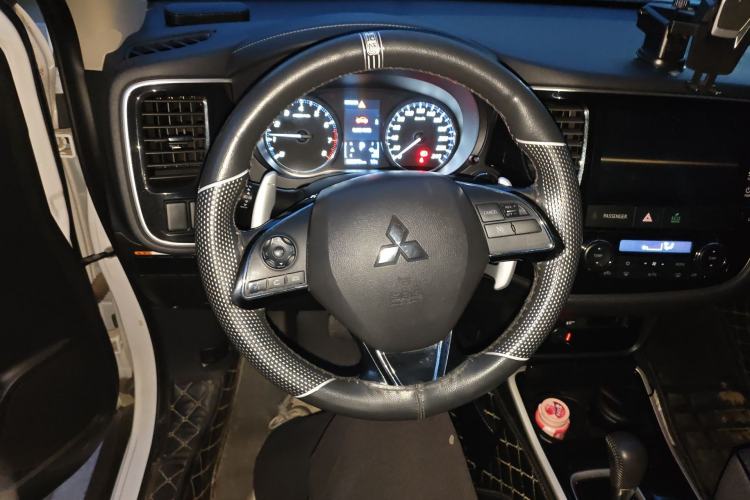 Used Mitsubishi Outlander 2019 2.4L 4x4 Zhi Xiang Edition 5 Seats China VI Standard
