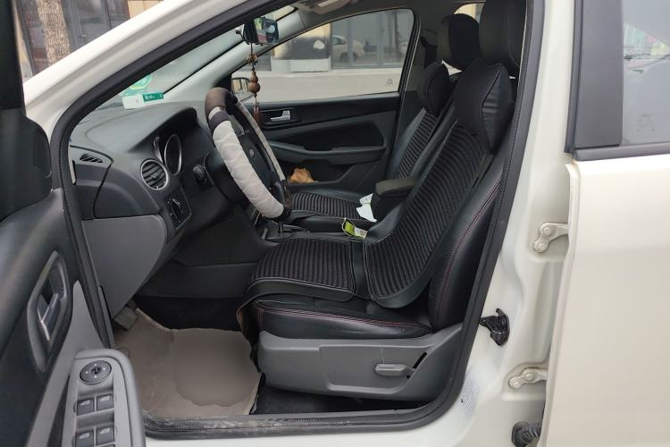 Used Ford Focus 2013 Hatchback Classic 1.8L Automatic Base Model
