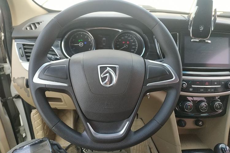 Used Baojun 730 2016 1.5L Manual Comfort Version 7 Seats China V Emission Standard Steering Wheel