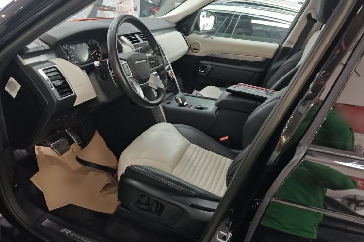 Used Land Rover Discovery 2023 Revised Version 360 PS R-Dynamic S