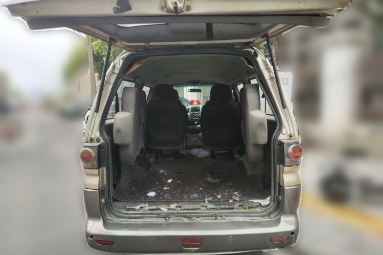 Used FORTHING Lingzhi 2015 M5 Q7 2.0L 7-seat Long-Wheelbase Comfort Model Trunk