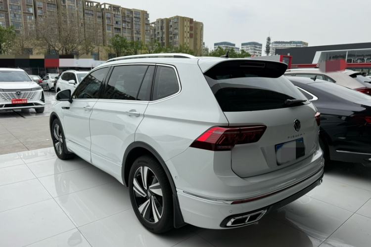 Used Volkswagen Tiguan L 2023 Facelift 380TSI Automatic All-Wheel Drive R-Line Flagship 7-Seater Exterior 3