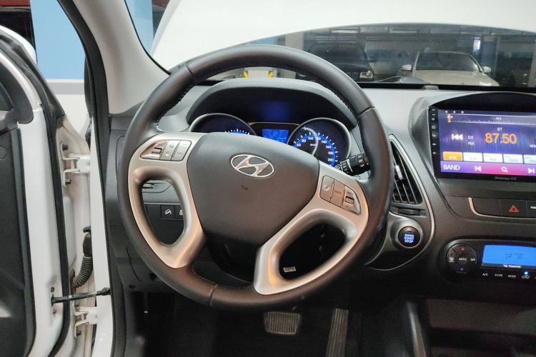 Used Hyundai ix35 2015 2.0L Automatic 2WD Smart Type China IV