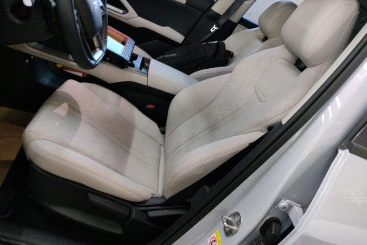 Used BYD Yuan UP 2025 Intelligent Driving Version 401 KM Dynamic Edition Left Front Seat