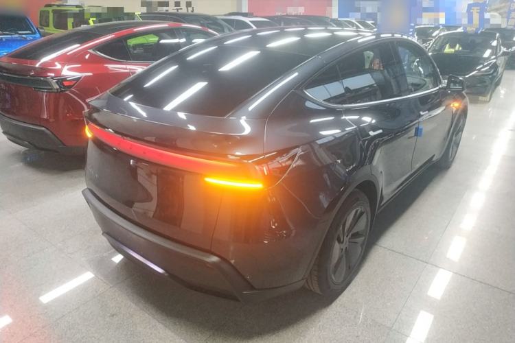 Used Tesla Model Y 2025 Long-Range All-Wheel-Drive Version Exterior 5