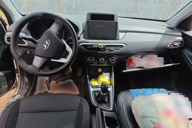 Used Hyundai Celesta 2018 1.6L Manual GL Enjoyment Edition China VI compliant Center Console