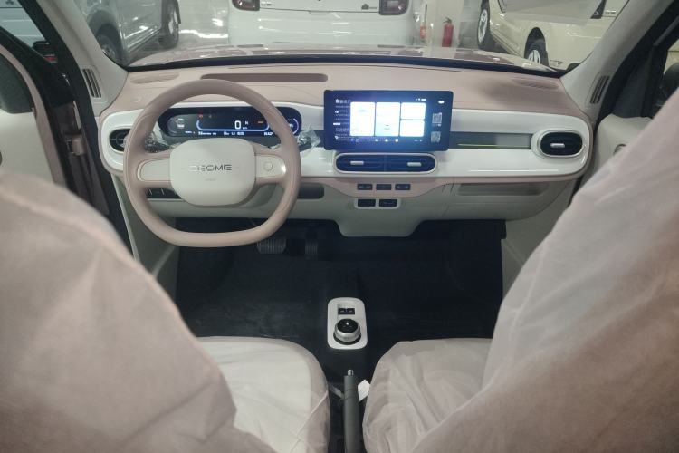 Used Geely Galaxy Panda 2025 210 km – Yuanqi Bear Interior 2