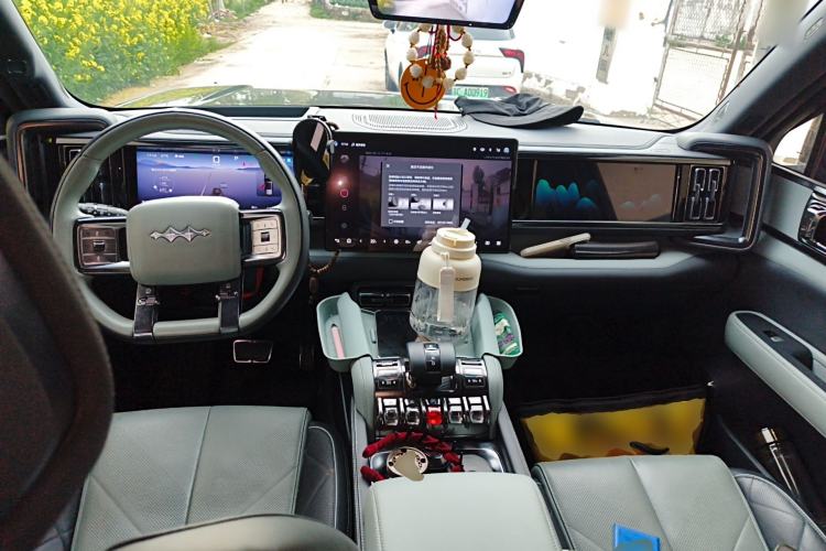 Used Formula Leopard 5 2023 Navigator Edition Center Console