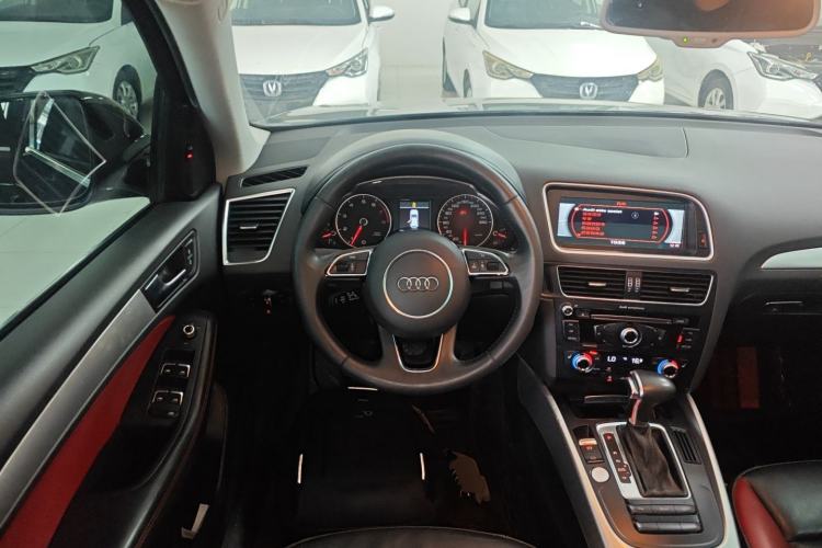 Used Audi Q5 2018 Collector's Edition 40 TFSI Technology Model
