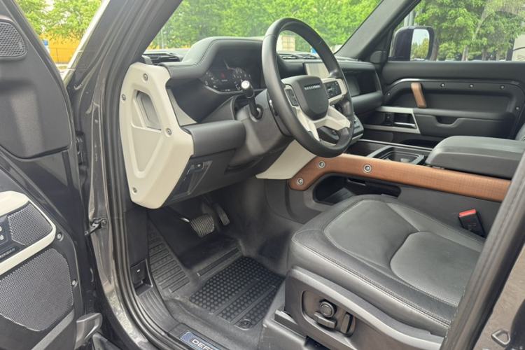 Used Land Rover Defender 2023 110 3.0T P400 X-DYNAMIC HSE Interior 4