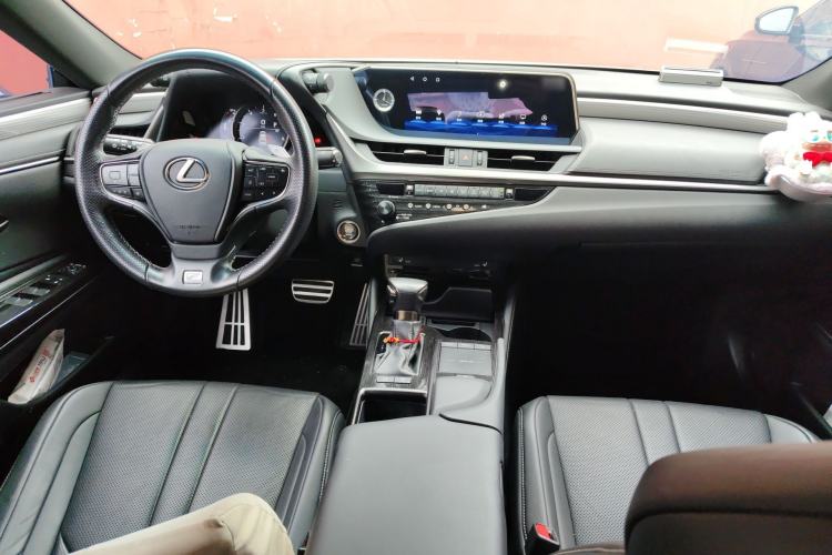 Used Lexus ES 2018 260 F SPORT China V Standard
