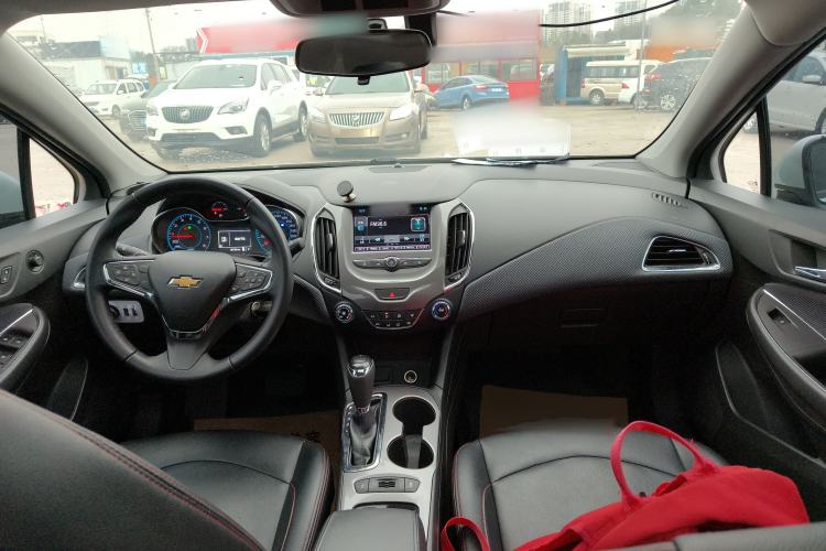 Used Chevrolet Cruze 2018 320 Automatic Pioneer Sunroof Edition
