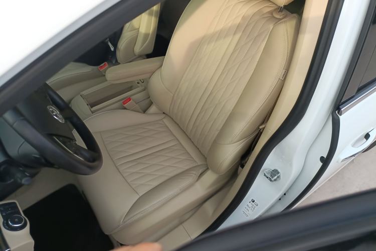 Used Buick GL8 2023 Facelifted Land Cruiser Executive Luxury Version
