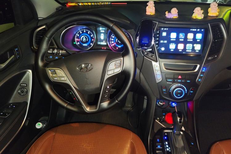 Used Hyundai Santa Fe 2013 Revised Version 2.4L Automatic All-Wheel Drive Luxury Trim