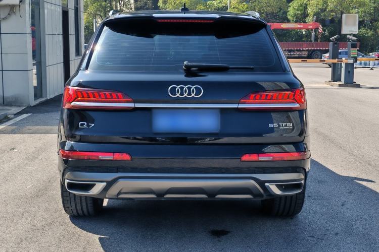 Used Audi Q7 2021 55 TFSI quattro S line Sport model
