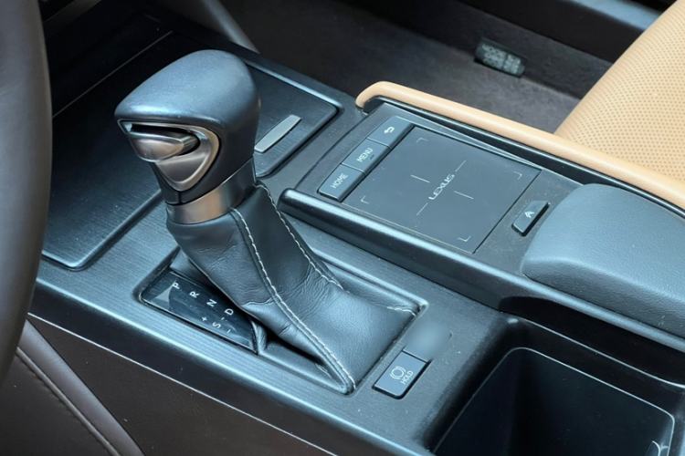 Used Lexus ES 2018 300h Premier Edition China VI Standard