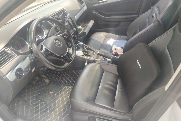 Used Volkswagen Sagitar 2015 1.6L Automatic Comfort Model
