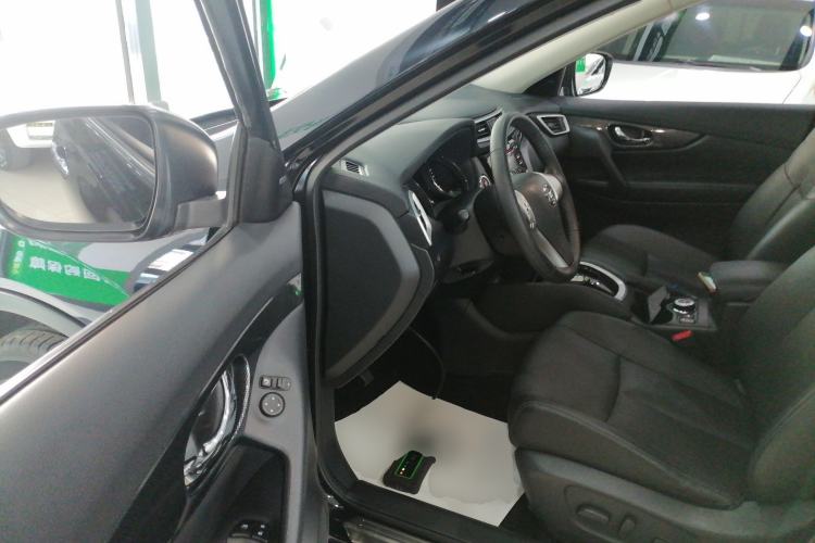 Used Nissan X-Trail 2015 2.5L CVT Leading MAX Edition 4WD Driver Seat