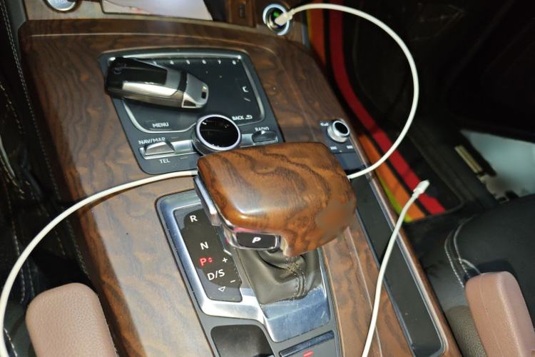 Used Audi Q5L 2020 Updated 40 TFSI Prestige Fashion Edition Gear Lever