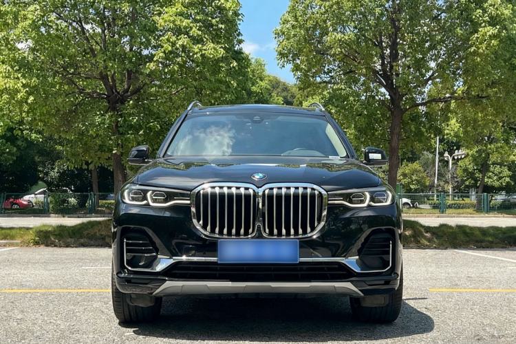 Used BMW X7 2022 xDrive40i Luxury Package with Leading Features