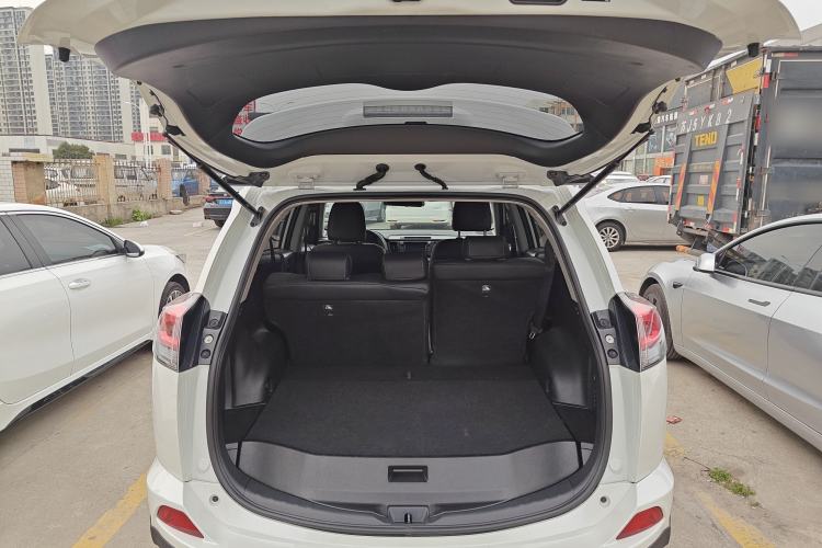 Used Toyota RAV4 2016 2.0L CVT Two-Wheel Drive Fashion Edition China V Standard
