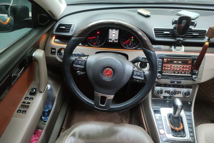 Used Volkswagen Magotan 2012 1.8TSI Prestige Model Steering Wheel